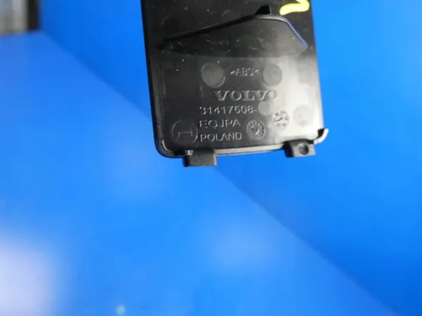 Tomada USB OEM MIJ46084 para Volvo V60 II S60 III image 3