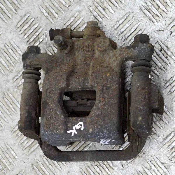 Nissan Juke I F15 2013 Linker Hinterer Bremssattel OEM 440111KD0A image 3