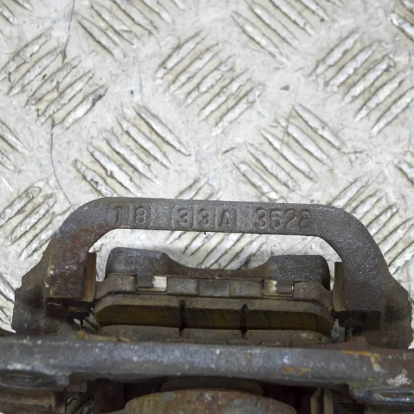 Nissan Juke I F15 2013 Linker Hinterer Bremssattel OEM 440111KD0A image 6