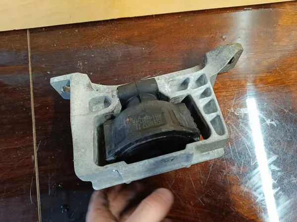 Support moteur C-Max Focus Connect 1.6 TDCI Droit OEM AV61-6F012-FA image 2
