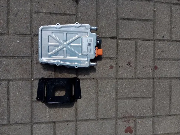 Hybridbatterivärmare OEM 68438720AA - Begagnad image 2
