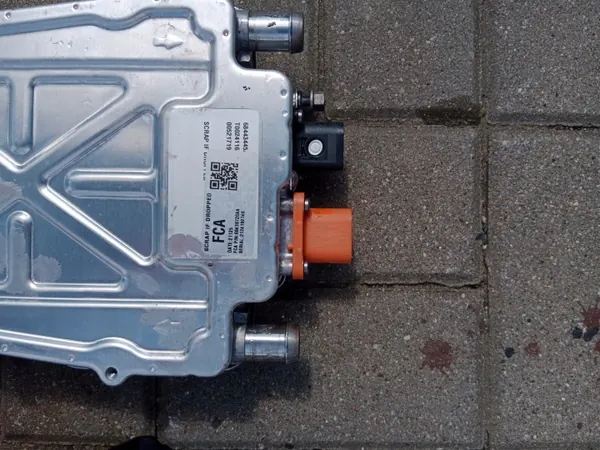 Hybridbatterivärmare OEM 68438720AA - Begagnad image 3