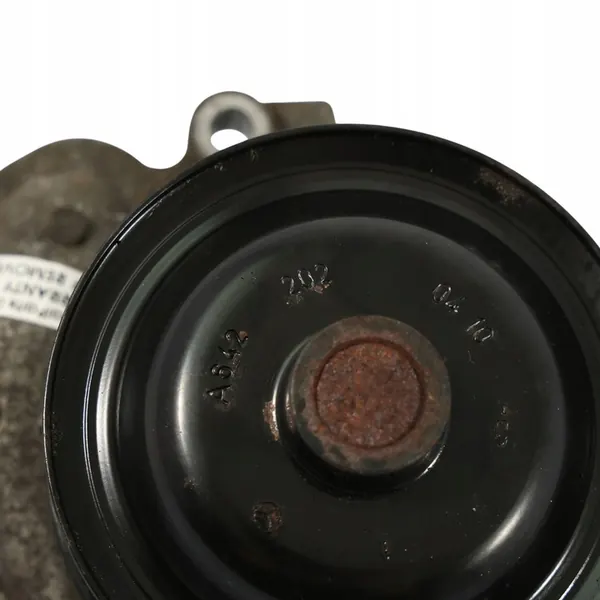 MERCEDES CLS 219 W219 Vattenpump OM 642 image 4