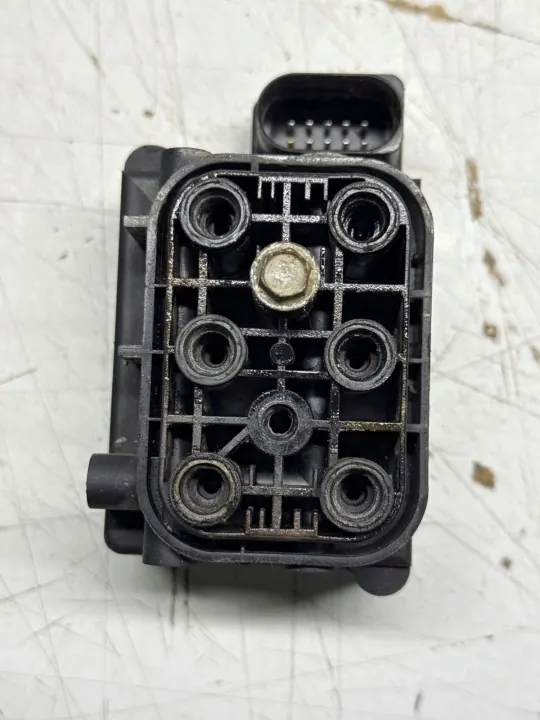 Distributeur Hydraulique Audi A6 C6 Valve 4F0616013 image 3