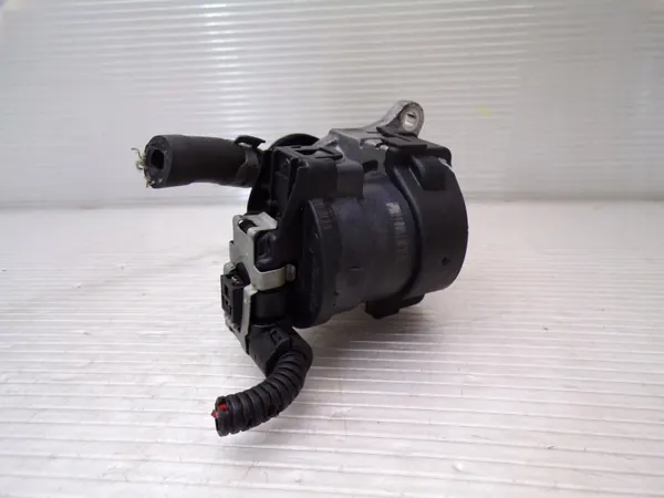 Válvula EGR usada OEM 6421401060 para Mercedes 3.0 CDI image 3