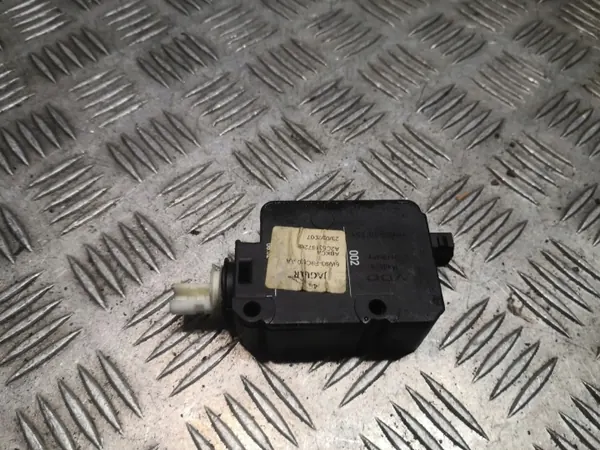 Fecho tampa combustível Jaguar XJ X350 OEM 6W93F9C070AA image 2