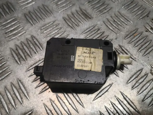 Fecho tampa combustível Jaguar XJ X350 OEM 6W93F9C070AA image 4
