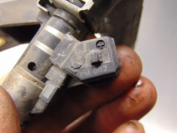 Rampa de combustible con inyectores Peugeot 206 1.1 8V image 10