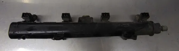 Rampa de combustible con inyectores Peugeot 206 1.1 8V image 3