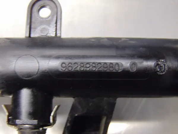 Rampa de combustible con inyectores Peugeot 206 1.1 8V image 9