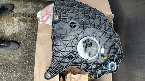 Tanque AdBlue OEM 8W0131878CD para Audi A4 B9 image 5