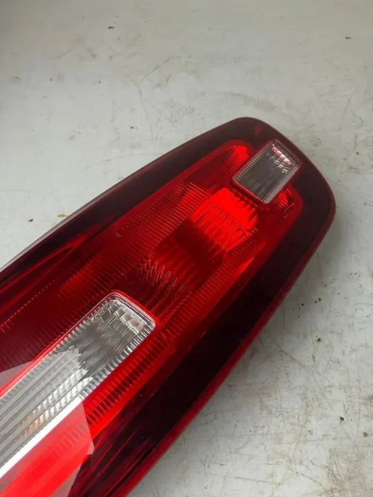 Luz Trasera Izquierda Citroen C4 Picasso II 9676120780 image 3