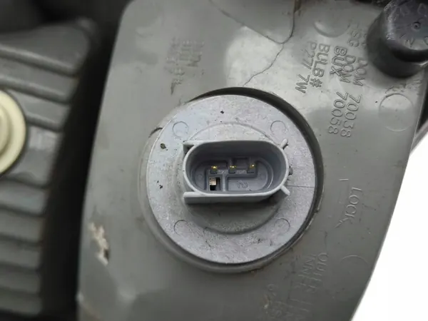 Jeep Grand Cherokee 2013 Luz trasera lado derecho OEM image 3