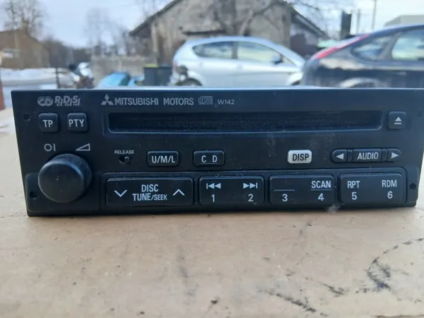 Radio Mitsubishi Carisma OEM MZ594636 - Usado image 2