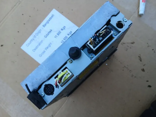 Radio Mitsubishi Carisma OEM MZ594636 - Usado image 3