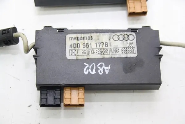 Audi A8 D2 antennivahvistinmoduuli OEM 4D0951177B image 3