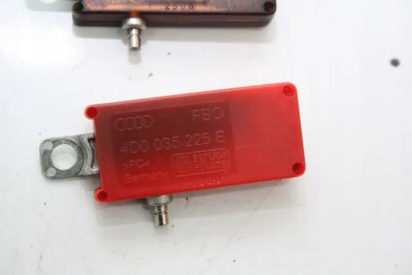 Audi A8 D2 antennivahvistinmoduuli OEM 4D0951177B image 4