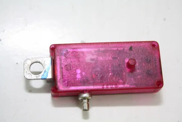 Audi A8 D2 antennivahvistinmoduuli OEM 4D0951177B image 8