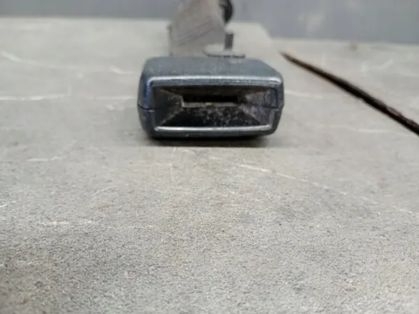 OEM 1238602969 Bakre säkerhetsbältesspänne Mercedes W123 image 3