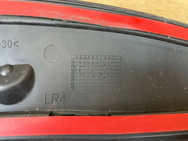 OEM 8K9853818A Garniture Aile Arrière Droit Audi A4 B8 image 9