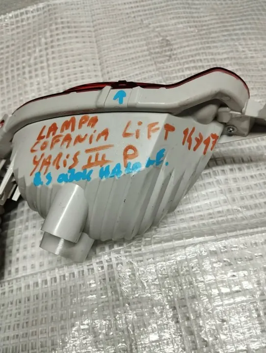 Toyota Yaris III Lift 14-17 Lanterna Marcha Atrás Direita Traseira OEM 0D-170 image 5