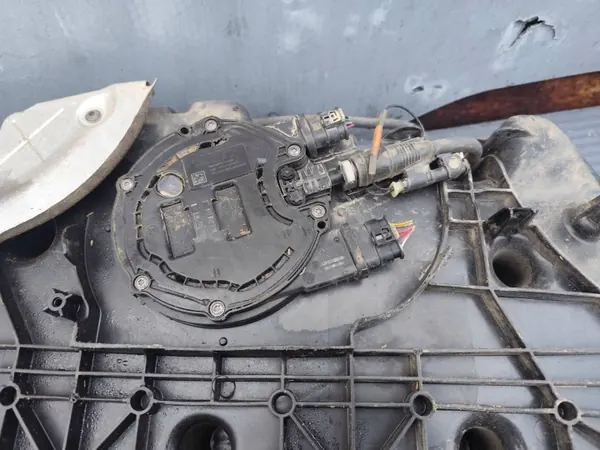 Mercedes AdBlue-tank & Pomp OEM A2474708202 A0994711200 image 3