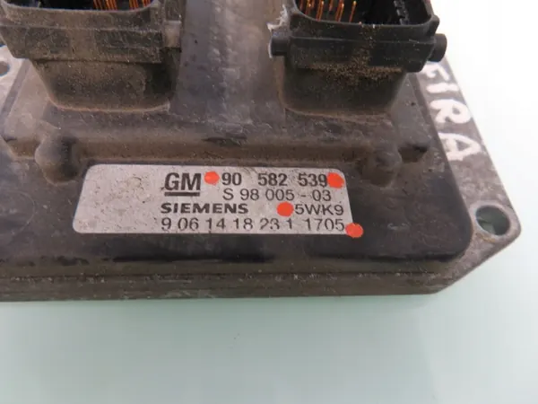 Immobilizer-besturingseenheid OEM 90582539 - Gebruikt image 4