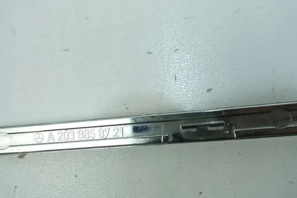 Mercedes C-klass W203 Framstötfångardekor OEM A2038858721 image 6