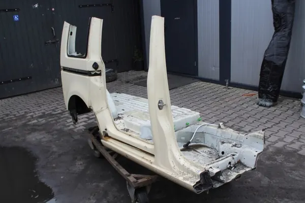 VW Caddy Kvartspanel Bak Höger OEM 2K5 image 4