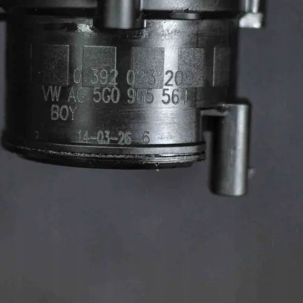 Vattenpumpmotor VW Jetta MK6 image 4