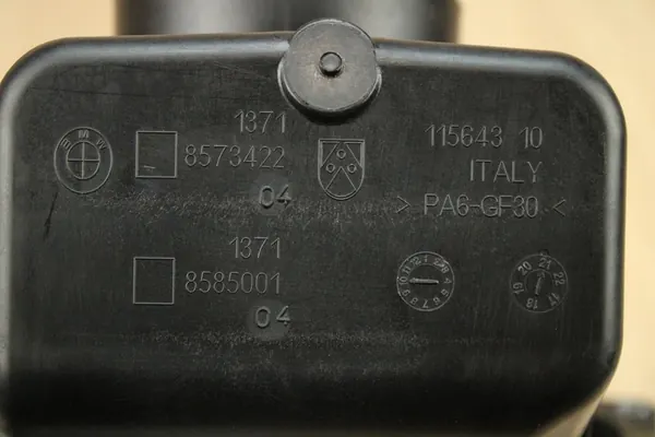 Ilmansuodatinrakenne BMW G30 G01 2.0D OEM 8573422 image 7