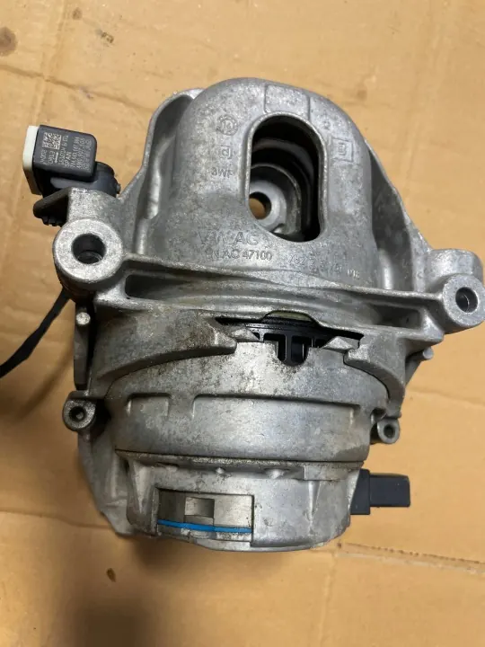 Support Moteur Droit Audi SQ7 OEM 4M0199256AJ image 5