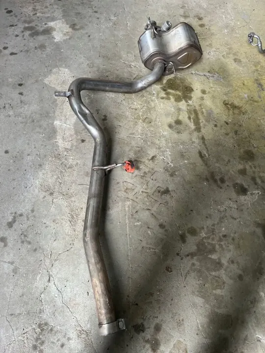 Maserati Levante 3.0 GT silenciador esquerdo OEM 670157996 image 2