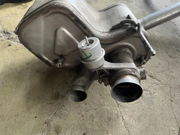 Maserati Levante 3.0 GT silenciador esquerdo OEM 670157996 image 4