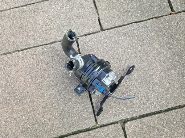 Dacia Extra Vattenpump 210103582R image 2
