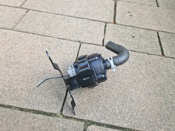 Dacia Extra Vattenpump 210103582R image 4