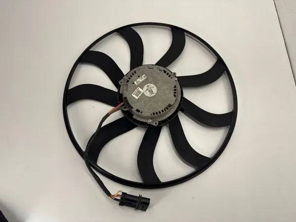 Ventilateur de radiateur d'occasion OEM 7P0121203 VW Touareg II image 2