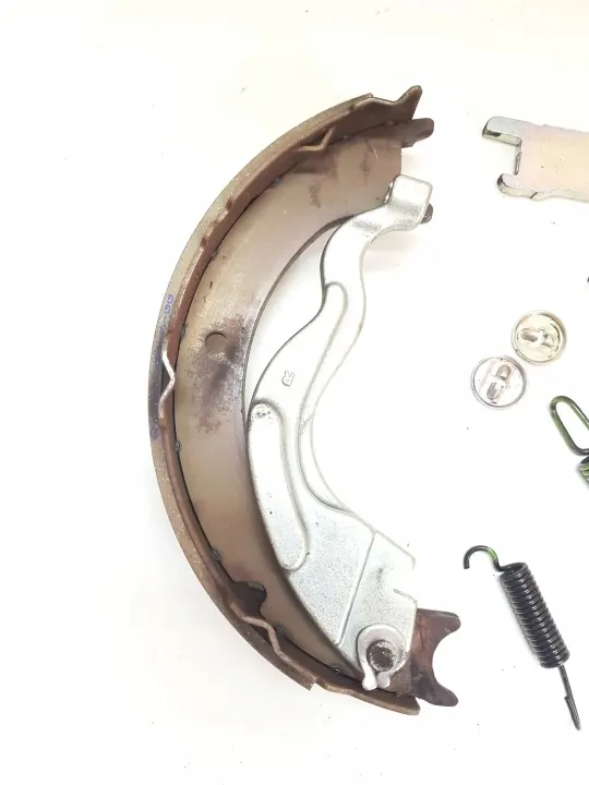 Lexus käsijarrun kenkät OEM 4655048050 - Käytetty image 3