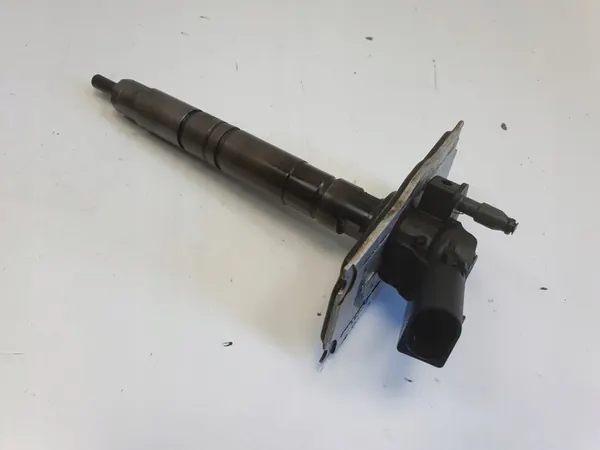 Iniettore AUDI A3 8P GOLF VI 2.0 TDI 03L130855X image 4