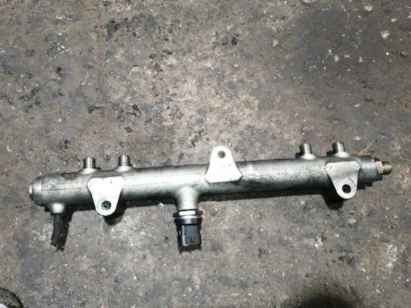 Rail d'injection Chrysler OE OEM 0445214041 pour Voyager image 3