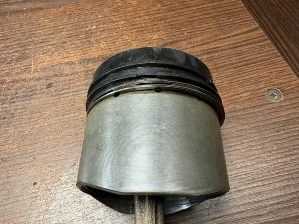 Piston Peugeot OEM 1STDIDKOLV9 - État Utilisé image 3