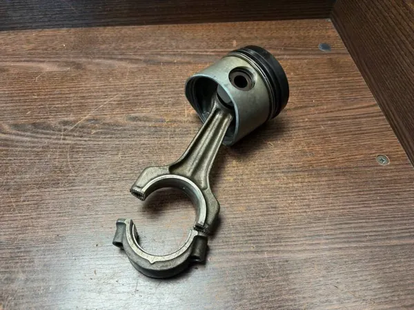 Piston Peugeot OEM 1STDIDKOLV9 - État Utilisé image 7
