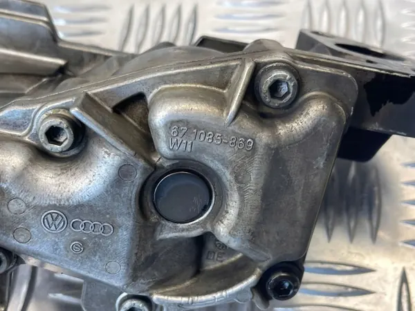 Audi A8 D2 Ölpumpe OEM 057115105B - Gebraucht image 3
