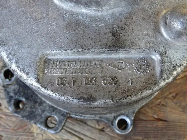 AUDI S3 8P GOLF VI 2.0 TFSI Täckning 06F103530T image 4