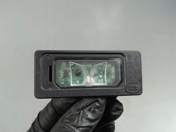 Feu de plaque Jaguar F-Pace OEM 2013930122352KA image 2