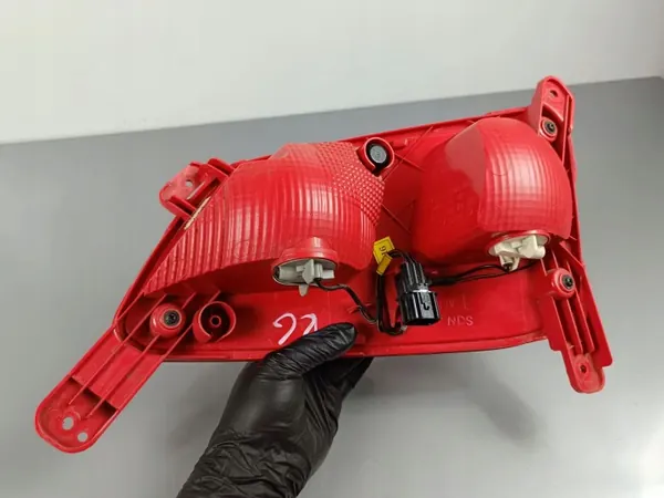 Feu de pare-chocs arrière Hyundai Kona OEM 92405J90 image 3