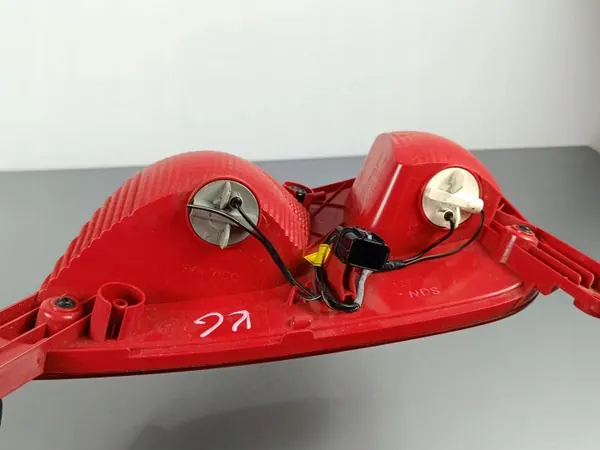 Feu de pare-chocs arrière Hyundai Kona OEM 92405J90 image 4