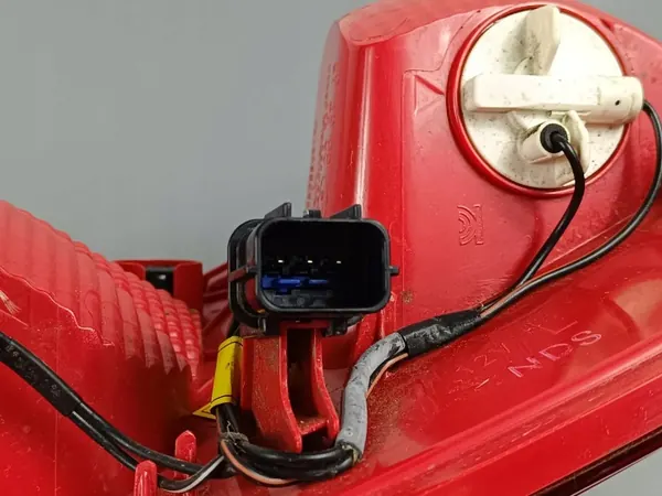 Feu de pare-chocs arrière Hyundai Kona OEM 92405J90 image 5