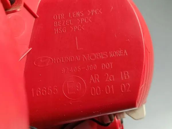 Feu de pare-chocs arrière Hyundai Kona OEM 92405J90 image 6