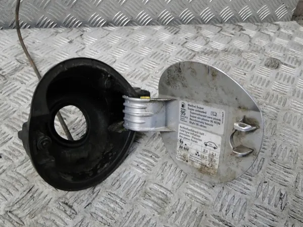 Trappe à carburant OEM 5K6809857 pour VW Golf VI image 3